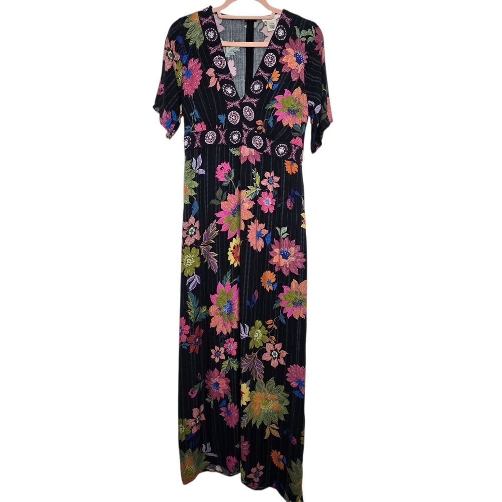 Urban Romantics black floral maxi dress featuring a V-neckline